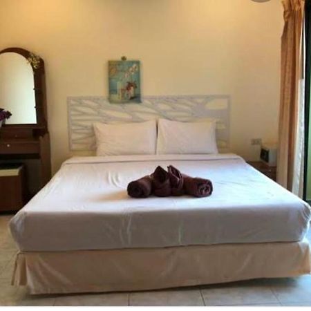 Massuwan Karon Beach Ban Saiyuan Exteriör bild