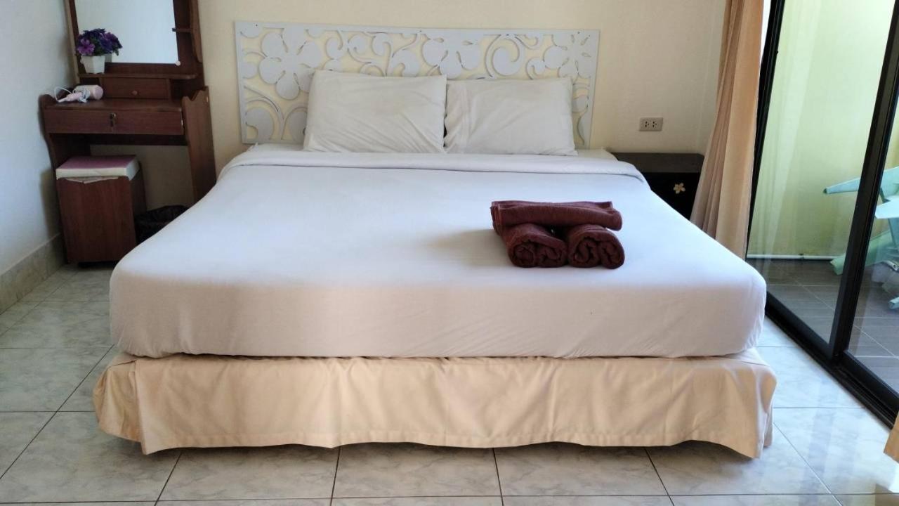 Massuwan Karon Beach Ban Saiyuan Exteriör bild